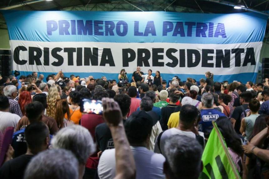  La campaña «mano a mano» que planea Cristina Kirchner para competir por el PJ