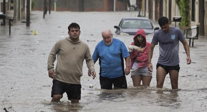 El Temporal en Bahía Blanca, en números para dimensionar la catástrofe: doce muertos, más de 1.300 evacuados y destrozos