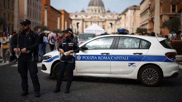 El Vaticano blindó la Capilla Sixtina para el cónclave: bloqueadores de señal, escudos anti-drones y tecnología contra láseres espía.