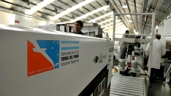Milei desmantela las fabricas fueguinas con el último decreto; continúa su plan de ajuste económico, y favoreciendo la amenaza británica
