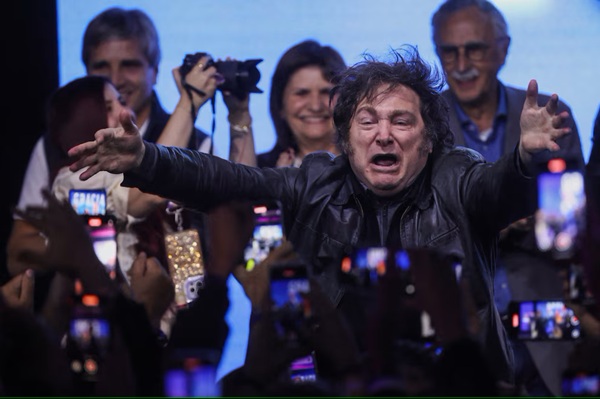 Euforia total en el búnker de Milei por el triunfo sobre el PRO: «Macri está muerto políticamente».
