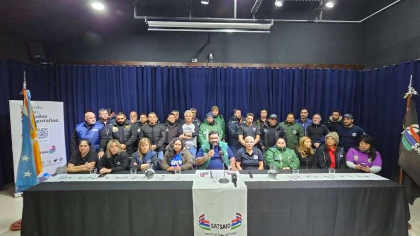 Paro total en Tierra del Fuego contra el plan de Milei que pone en riesgo más de 7.000 empleos industriales.