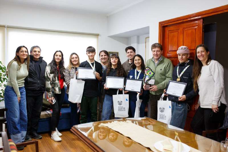 Melella reconoció a jóvenes fueguinos por su desempeño en los Juegos Urbanos Sudamericanos.