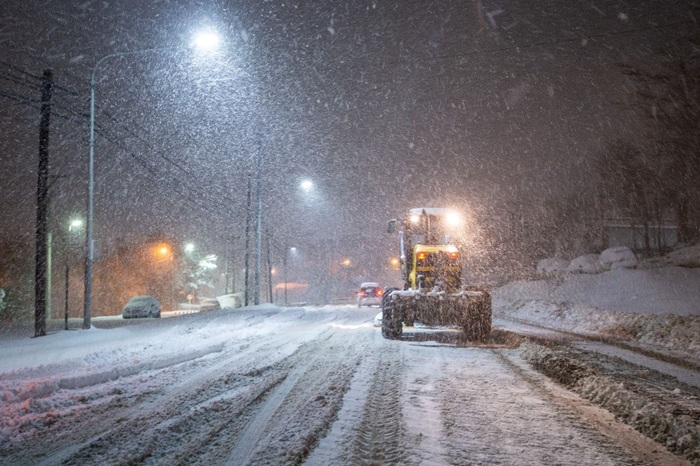 La Municipalidad despliega un fuerte operativo para hacer frente a la nevada.