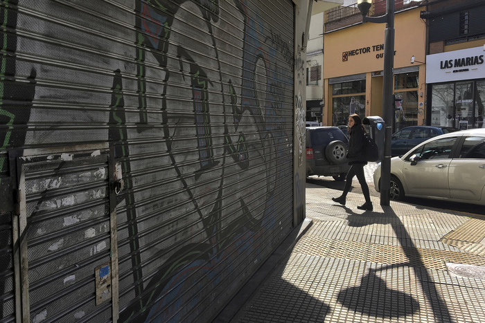 Análisis económico : La Argentina sin vitrinas el colapso silencioso del comercio urbano y federal