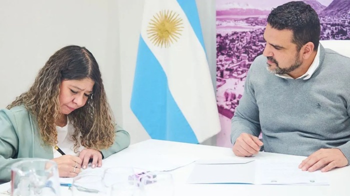 Vuoto firmó un convenio de colaboración educativa con el Colegio Provincial José María Sobral