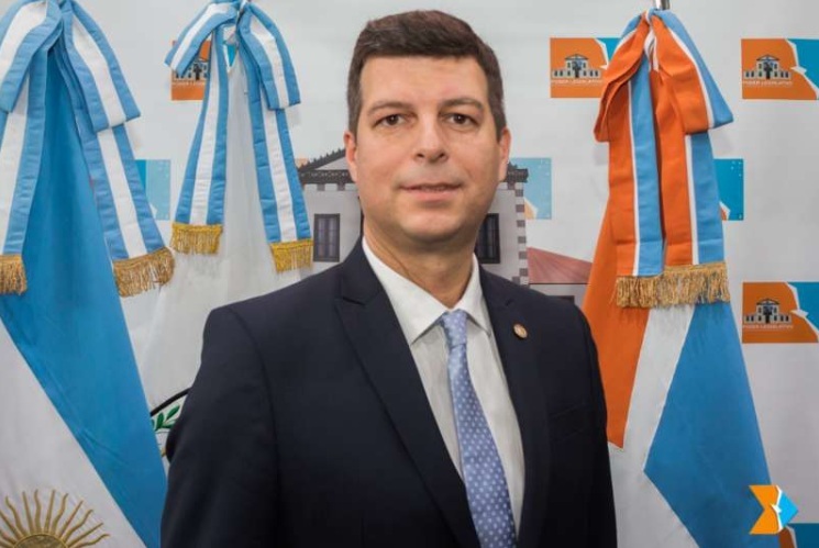  Bilota lanza una opción de centro desde Tierra del Fuego junto al senador Pablo Blanco