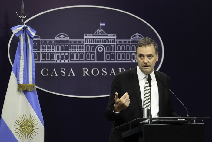 Coimas en discapacidad: Adorni habló y no aclaró nada.