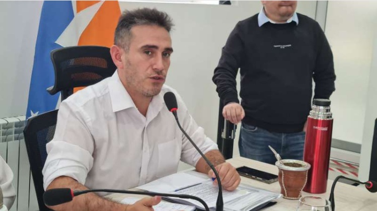  Garramuño está del otro lado, puteando a los que lo pusieron ahí.