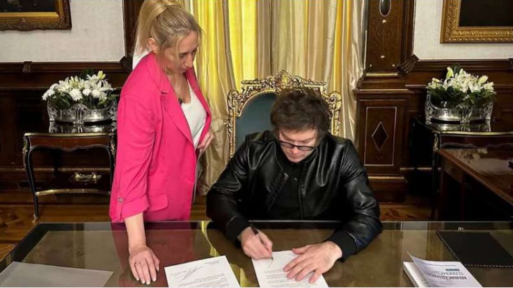   Javier Milei firmó el veto a la ley de financiamiento universitario y lo envió al Congreso
