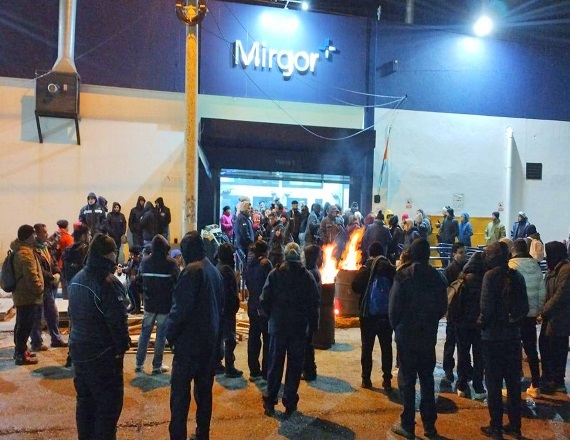 «Tierra del Fuego en pausa: Mirgor desarma líneas, el Gobierno nacional no responde». 