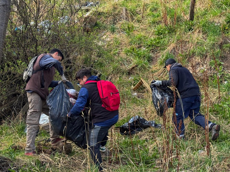 Personal del  Municipio de Ushuaia realizo trabajo de limpieza en el  sendero de los presos