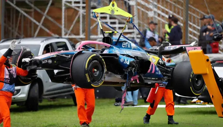  Colapinto, entre la gloria firmada y el golpe mojado: debut accidentado en Brasil