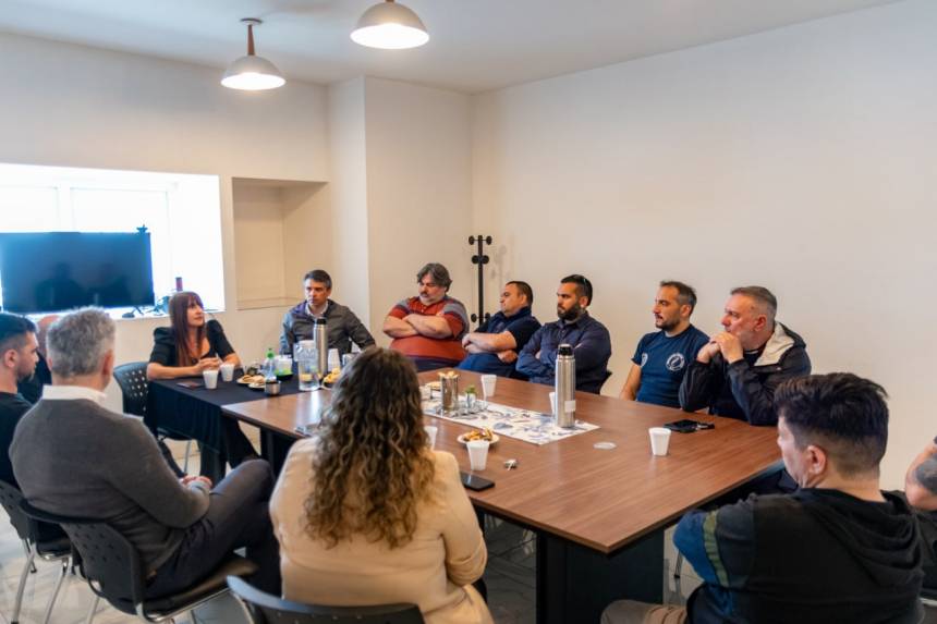  Gobierno de TDF acompaña a empresa textil Australtex y defiende el empleo local frente al contexto nacional