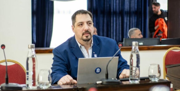 Ushuaia: concejal Pelloli defiende el seguro de sepelio y anuncia reducción del gabinete