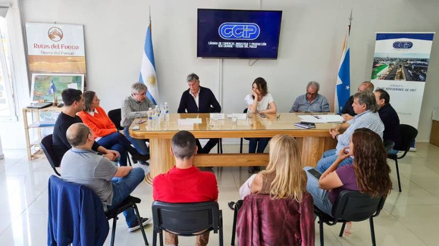 Gobierno y la Cámara de Comercio de Río Grande delinean acciones conjuntas para la economía local