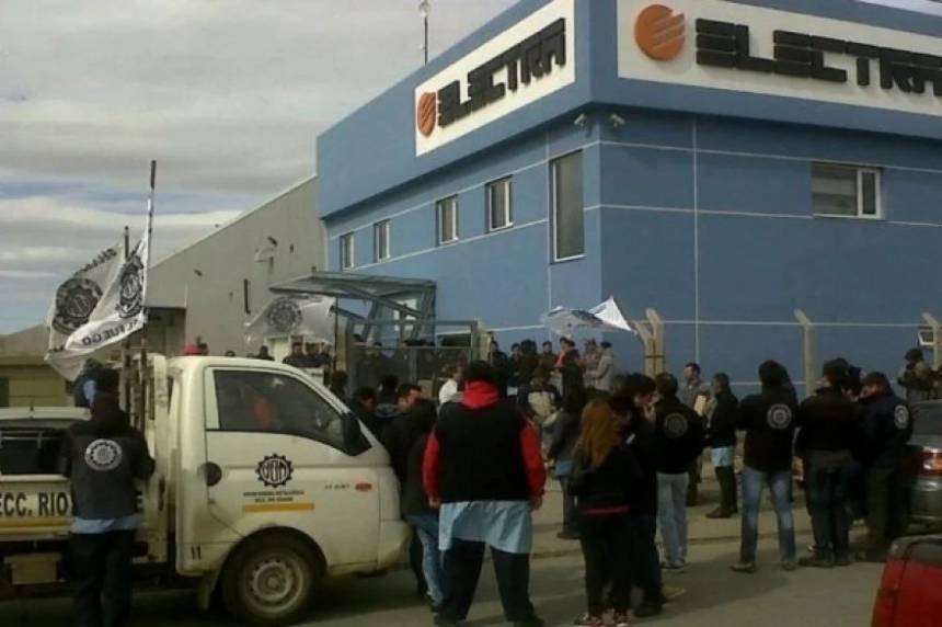 Crisis en Tierra del Fuego: trabajadores toman fábrica de aires acondicionados por salarios adeudados y temen cierre por importaciones