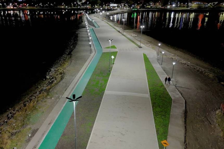 La Pasarela Fique de Ushuaia brilló por primera vez: exitosa prueba del nuevo sistema de iluminación