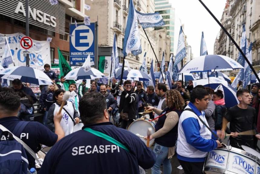 El Gobierno impulsa nuevos retiros voluntarios en ANSES y crece la denuncia sindical por «vaciamiento».