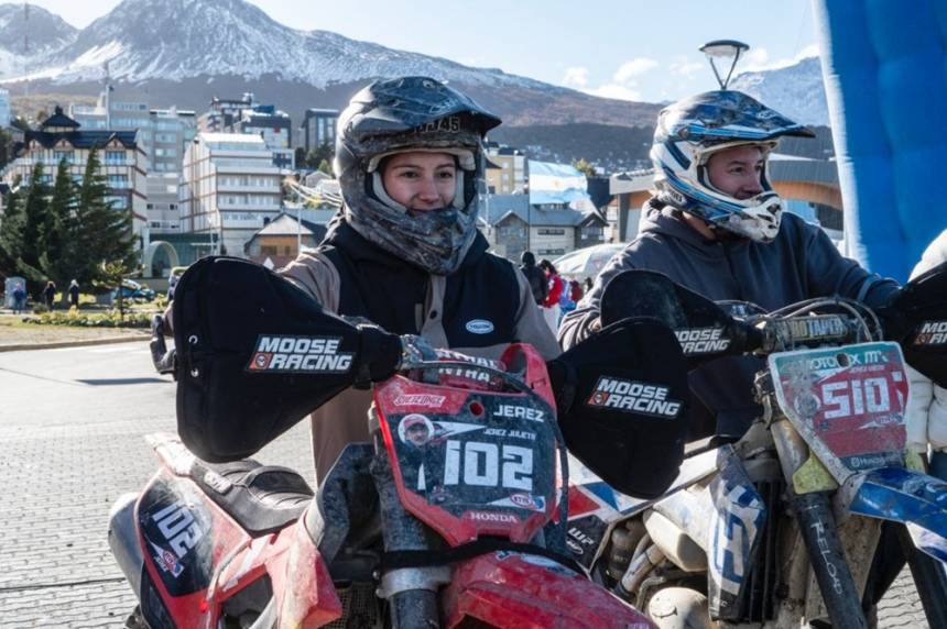 La Vuelta a la Tierra del Fuego volvió a Ushuaia después de 20 años y reunió a más de 140 pilotos