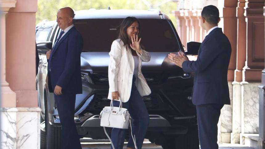 Pettovello echó a su jefe de gabinete por créditos del Nación y dejó expuestos a Caputo y Adorni