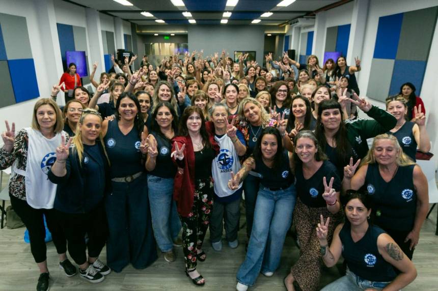 Trabajadoras de ANSES : Más de 120 trabajadoras de todo el país se reunieron en el primer Encuentro Federal de SECASFPI