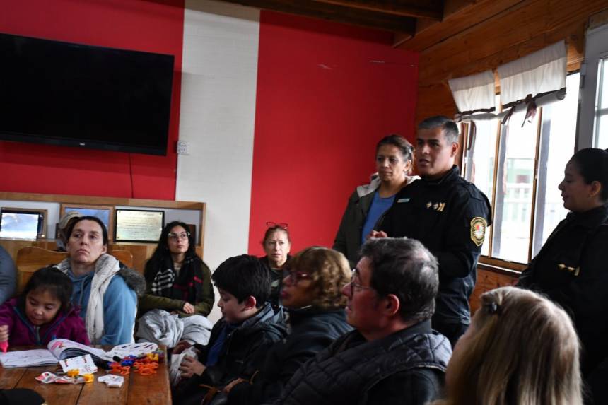  Tolhuin refuerza la prevención del delito: la Policía abre mesas de trabajo con vecinos de Altos de la Laguna