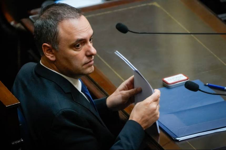 Declaración jurada y frente judicial: el Gobierno activa el blindaje sobre Manuel Adorni