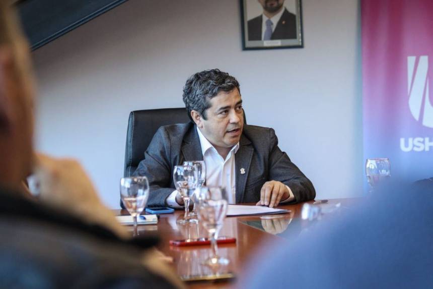 Coparticipación: Ushuaia advierte que podría desdoblar el aguinaldo por la deuda de la provincia
