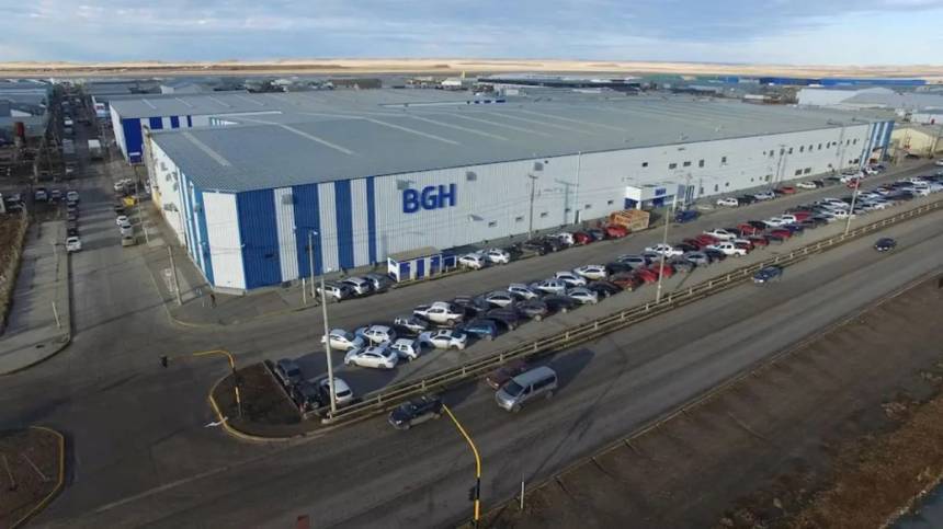BGH frenará diez días su producción en Río Grande por exceso de stock y falta de insumos
