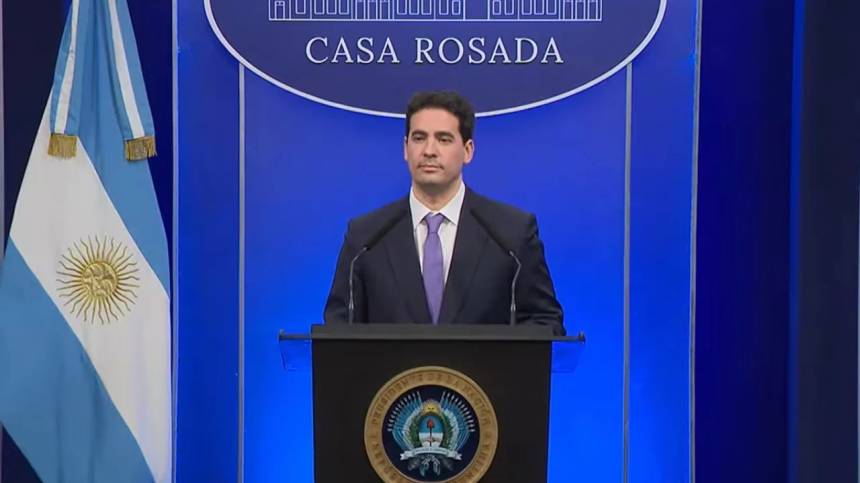 El Gobierno justificó el tarifazo en los servicios y combustibles bajo el argumento de la «inflación reprimida»
