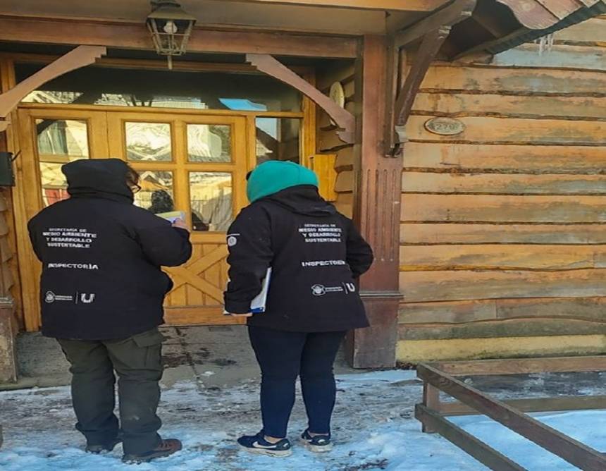  La Municipalidad de Ushuaia realizó controles sobre el estado de veredas tras nuevas nevadas