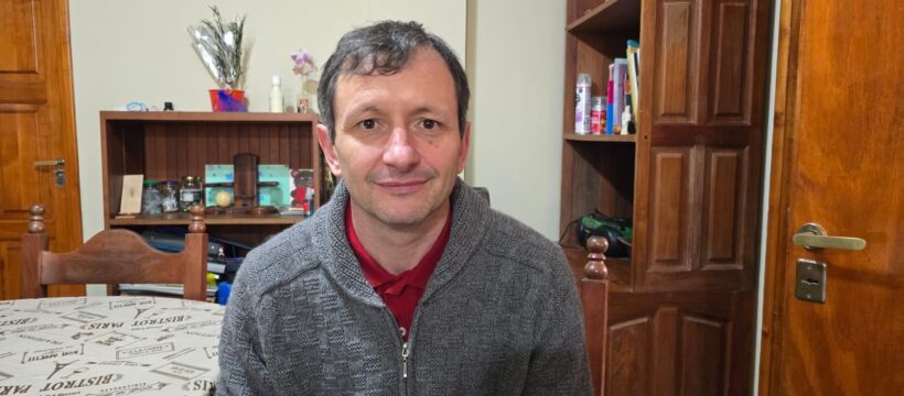 Río Grande desbordada: Cáritas cuadruplica la ayuda y el padre Iván alerta que “familias que vivían dignamente hoy no pueden pagar ni la luz”
