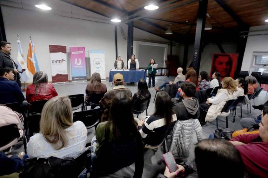 La Municipalidad cerró el ciclo “De la Idea al Negocio” con la entrefa de certificados a emprendedores y emprendedoras