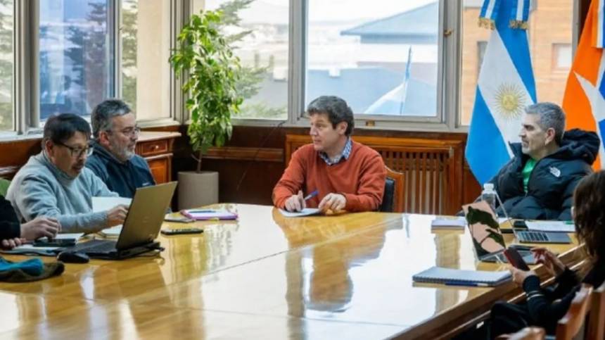 El Gobierno de Tierra del Fuego y el SUTEF alcanzaron un acuerdo integral que pone fin a más de 40 días de paro docente