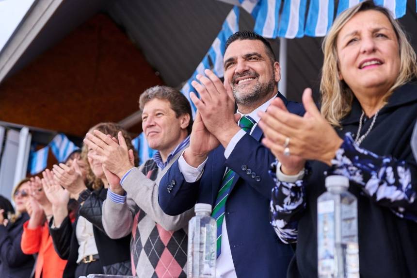 Con apelaciones a la soberanía y una amplia convocatoria, Ushuaia conmemoró un nuevo aniversario