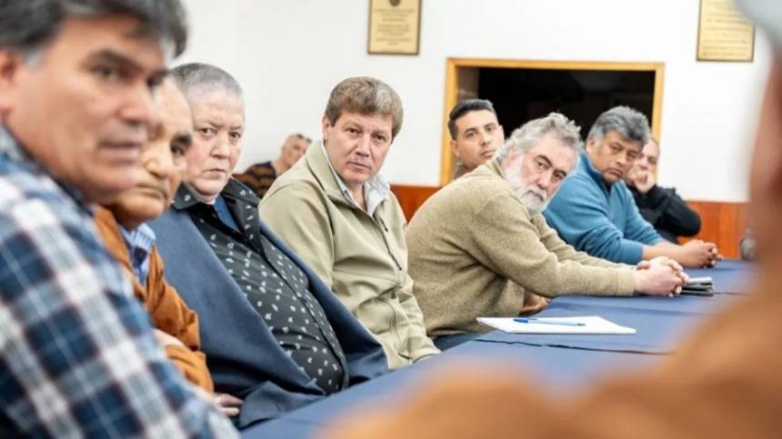 Frente a la crisis del transporte y el avance de las aplicaciones, Melella anunció alivio fiscal y créditos para taxistas de Río Grande