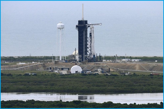 La NASA pospuso histórico lanzamiento del SpaceX por mal clima, Reuters] Cancelaron el lanzamiento. Reuters.