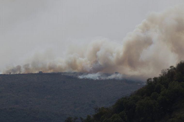 Incendios en Córdoba: tres focos de incendios forestales se están desarrollando entre Carlos Paz y San Antonio de Arredondo