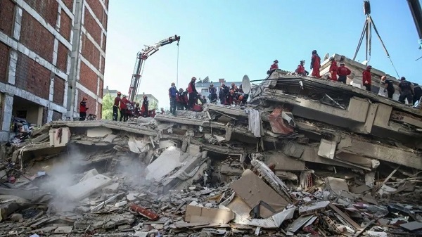 Sismo en Turquía:Tras el temblor se registraron al menos 484 réplicas más, se elevo a 58 la cifra de muertos y 900 la de heridos