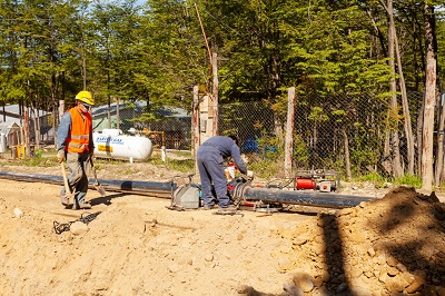 Se dotará de redes de distribución de agua potable y desagües cloacales domiciliarios para tres barrios del Valle de Andorra