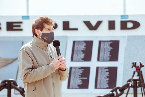  “esta es la ciudad de la Soberanía. Tenemos la provincia que es la Antártida, que son las Islas del Atlántico Sur, que es el Atlántico Sur. Los fueguinos tenemos que ser un testimonio de defensa permanente de la soberanía”.