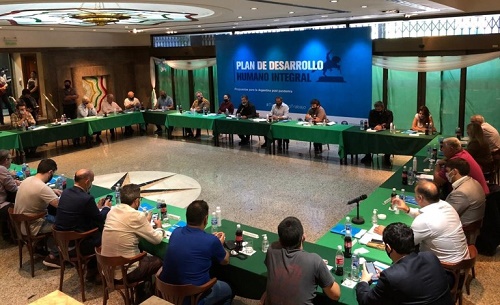  Con un encuentro en la Unión Ferroviaria, sindicatos y movimientos sociales reforzaron la “alianza estratégica” para repensar la Argentina de la post pandemia.  La reunión es la continuidad del trabajo iniciado meses atrás que derivó en el lanzamiento de