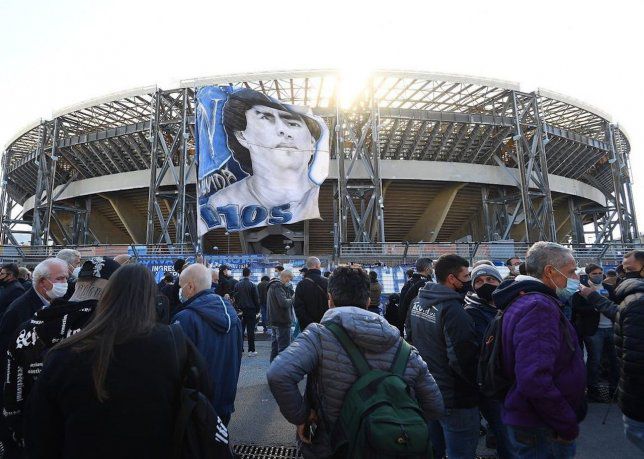 El Napoli lucirá hoy una camiseta especial en homenaje a Maradona