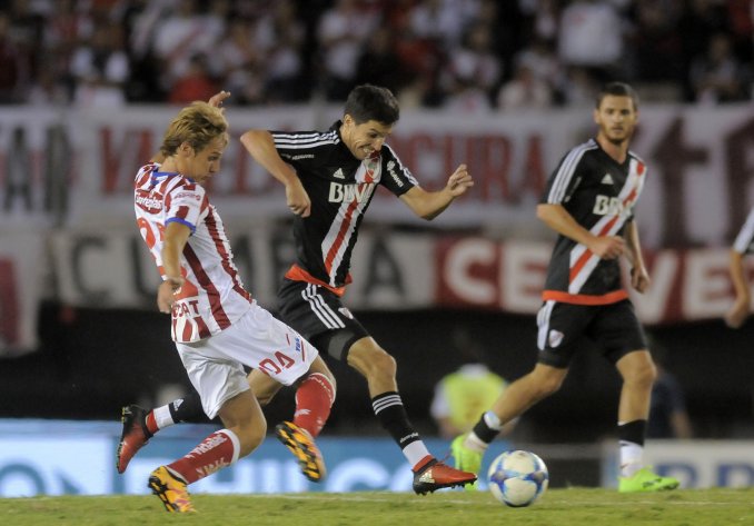  Unión planteó un juego de presión y se plantó de igual a igual en el Monumental