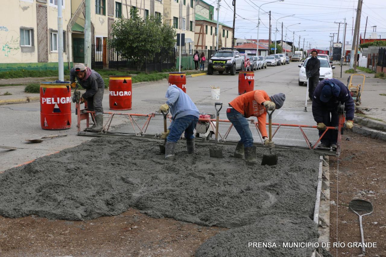 Continuan los trabajos de bacheo en distintas arterias de la ciudad