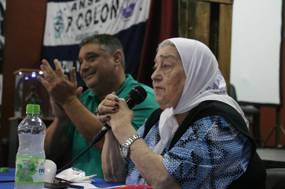 El Secretario General Carlos Ortega junto a Hebe de Bonafini en la Asociación de Madres de Plaza de Mayo 