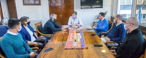 Del encuentro participaron, el ministro de Finanzas Públicas, Guillermo Fernández; el secretario de Enlace de Gestión, Federico Giménez; el Legislador por FORJA, Federico Greve; la Delegada de ENACOM en Tierra del Fuego, Paula Ruth Catá y el director Prov