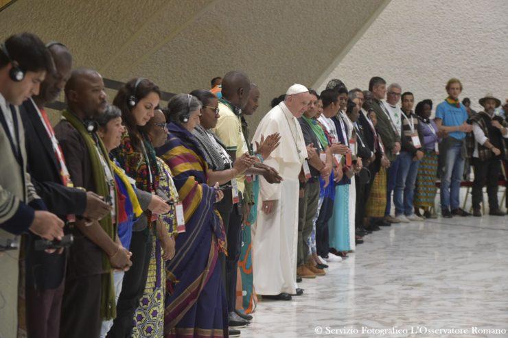 El papa Francisco recibió al Encuentro Mundial de Movimiento Populares (EMMP)