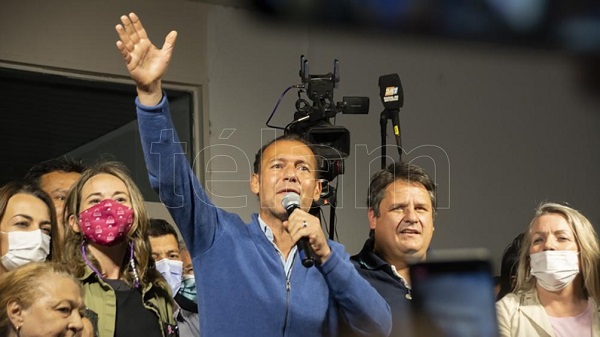 El gobernador Gutiérrez estuvo presente en el festejo. Foto: David Sánchez